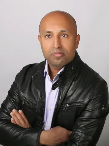 Surgoll Amir, Gründer von hollos solutions